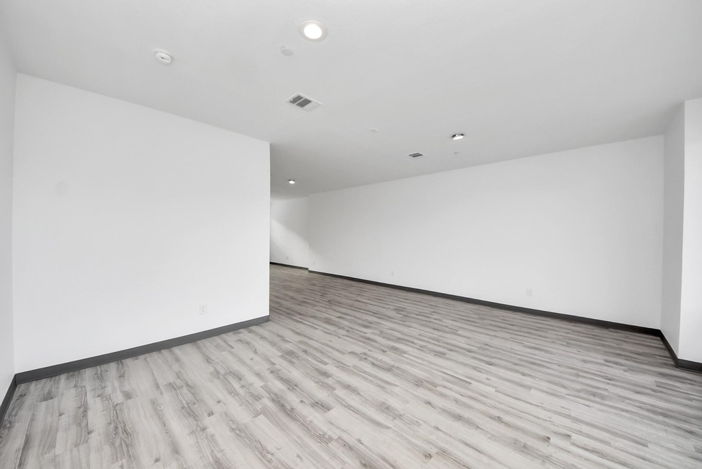 18716 Centro Main Street - Photo 9
