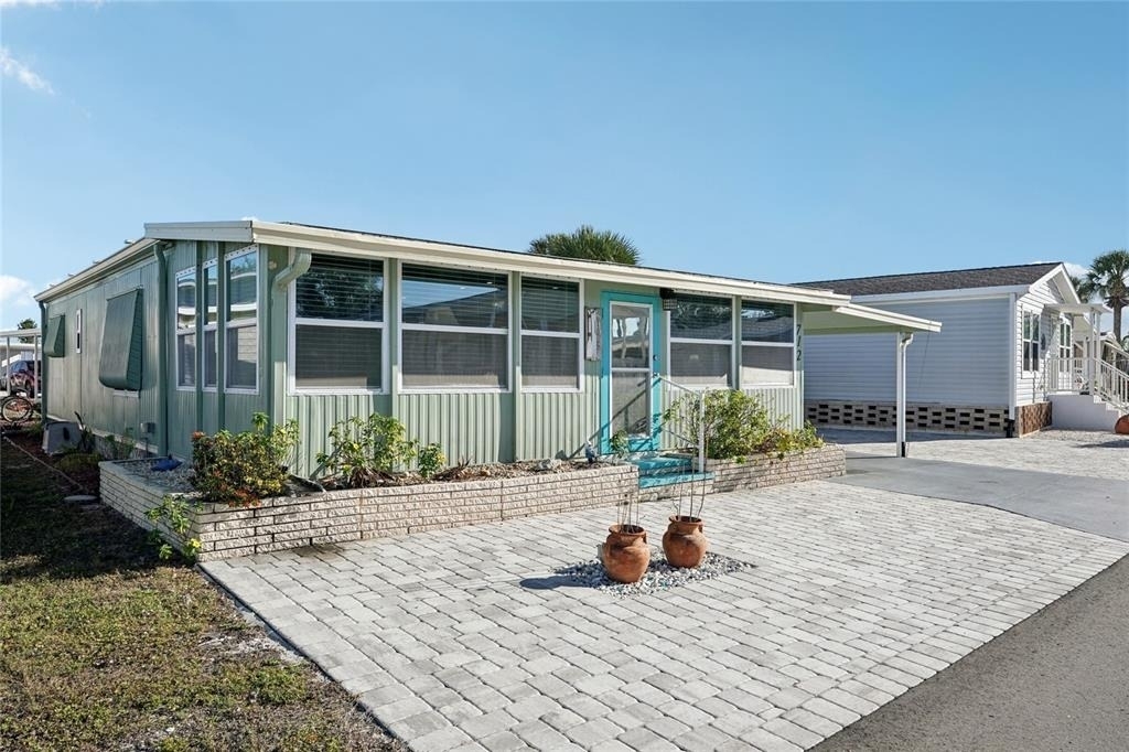 712 Roma Road - Photo 1