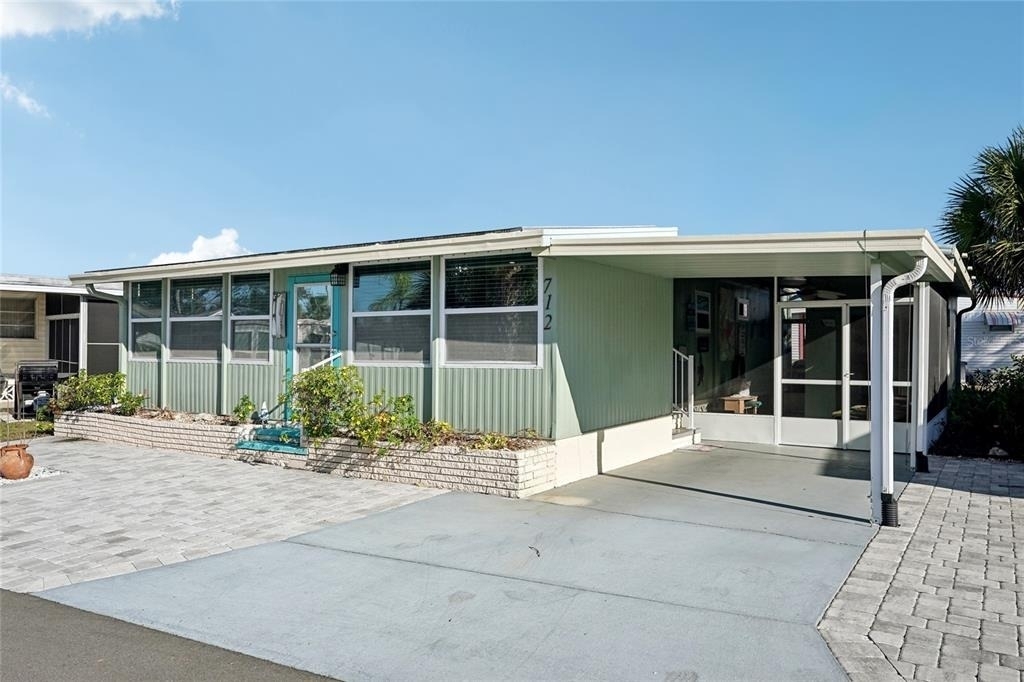 712 Roma Road - Photo 2