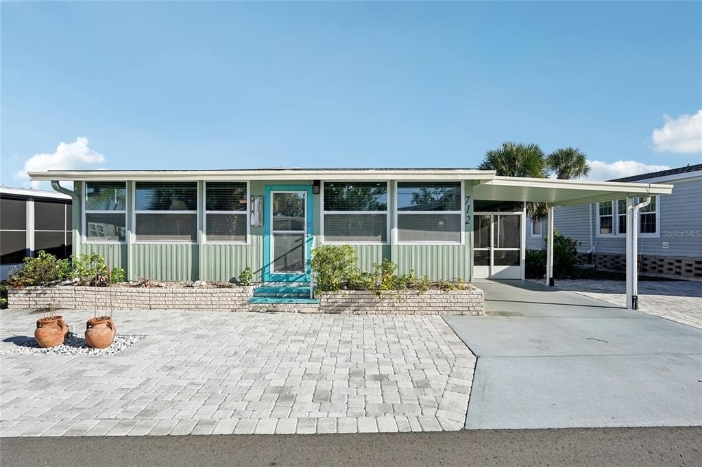 712 Roma Road - Photo 0