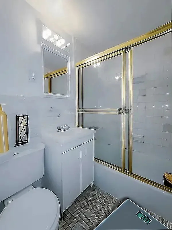 146 East 39th Street - Photo 2