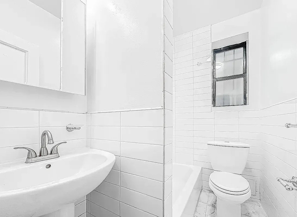 405 West 45th Street - Photo 4