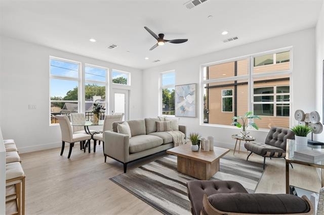 727 W 10th Street - Photo 14