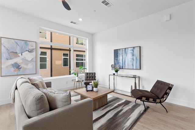 727 W 10th Street - Photo 13