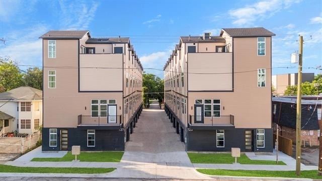727 W 10th Street - Photo 0
