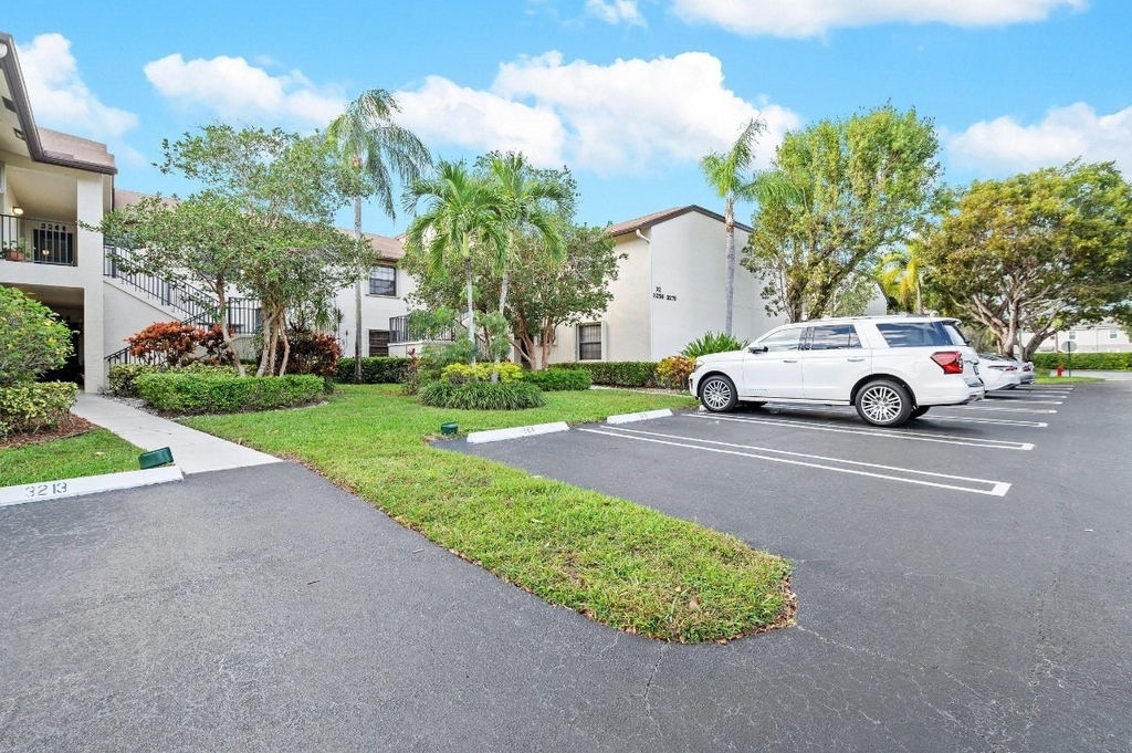 3258 Jog Park Drive - Photo 2