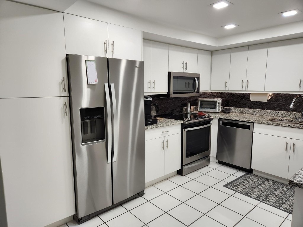 16100 Golf Club Road - Photo 8