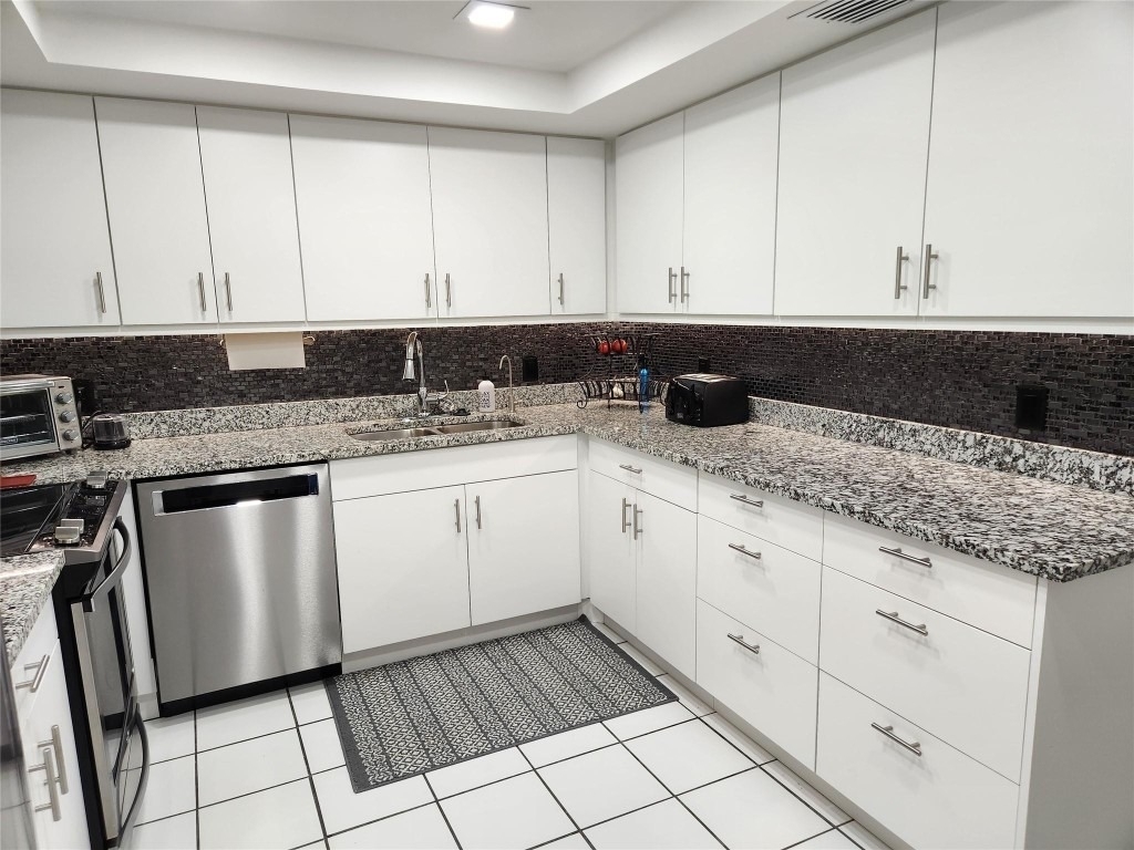 16100 Golf Club Road - Photo 9