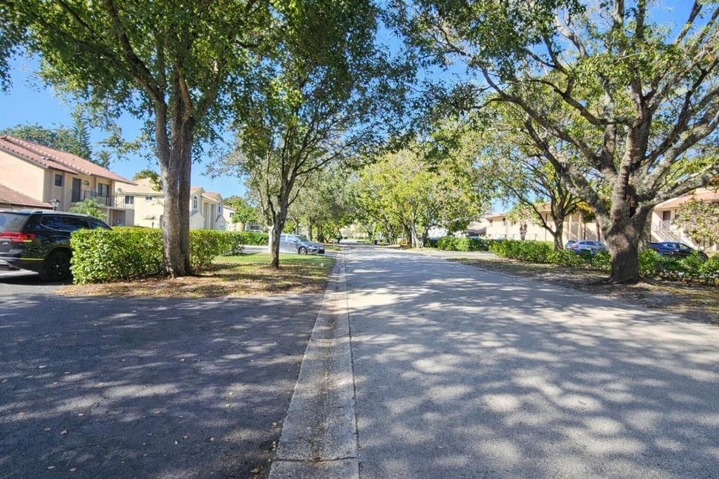 11596 Nw 45th Street - Photo 17