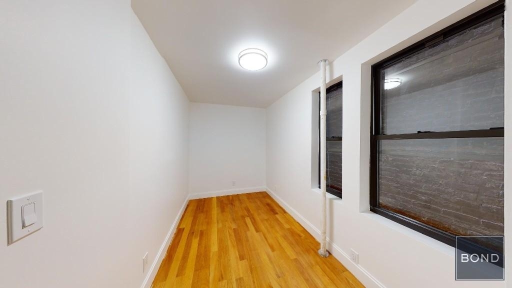 West 10th Street - Photo 8
