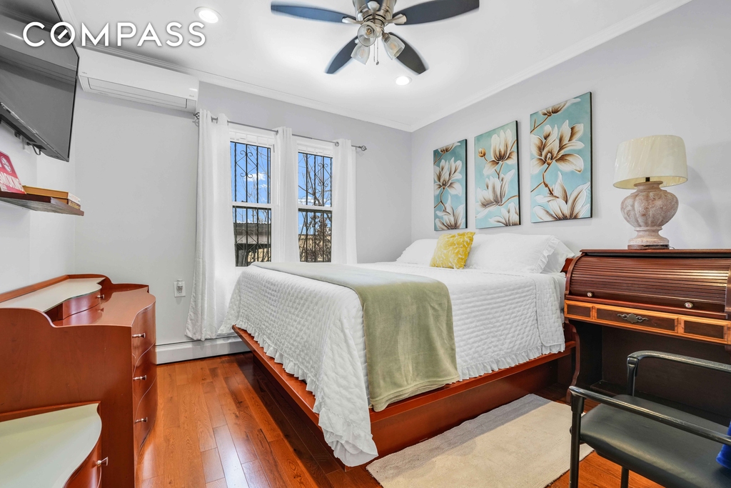 East 49th Street - Photo 9