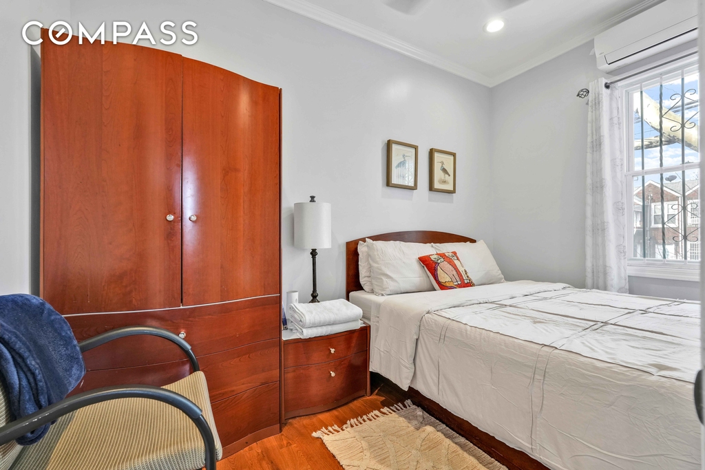 East 49th Street - Photo 13