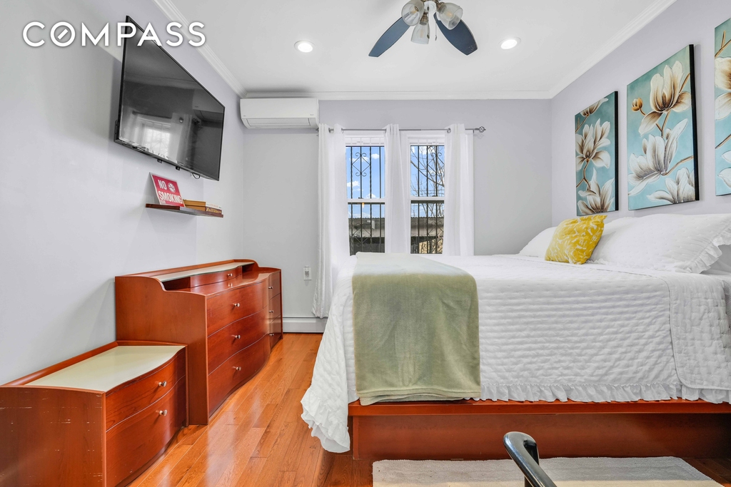 East 49th Street - Photo 10
