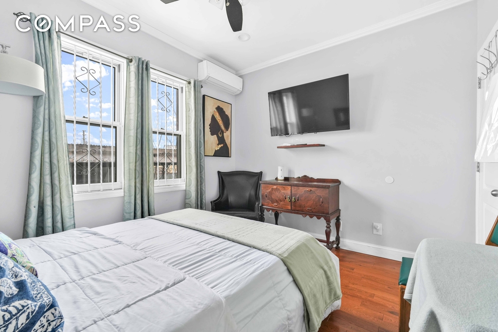 East 49th Street - Photo 17