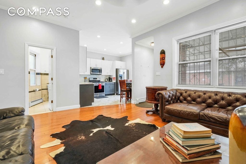 East 49th Street - Photo 28