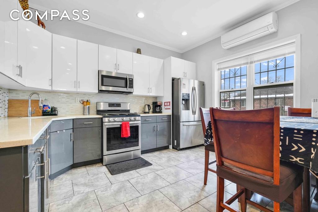 East 49th Street - Photo 20