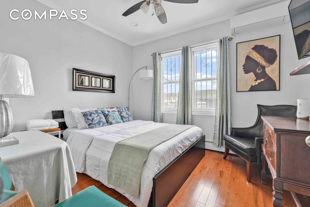 East 49th Street - Photo 15