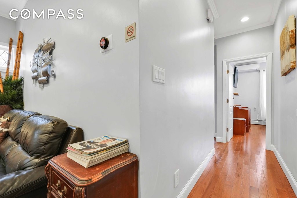 East 49th Street - Photo 18