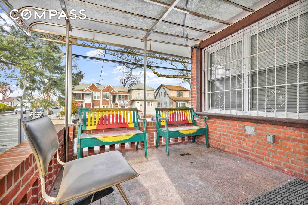 East 49th Street - Photo 5