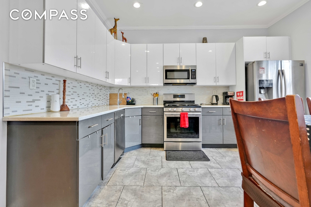 East 49th Street - Photo 22