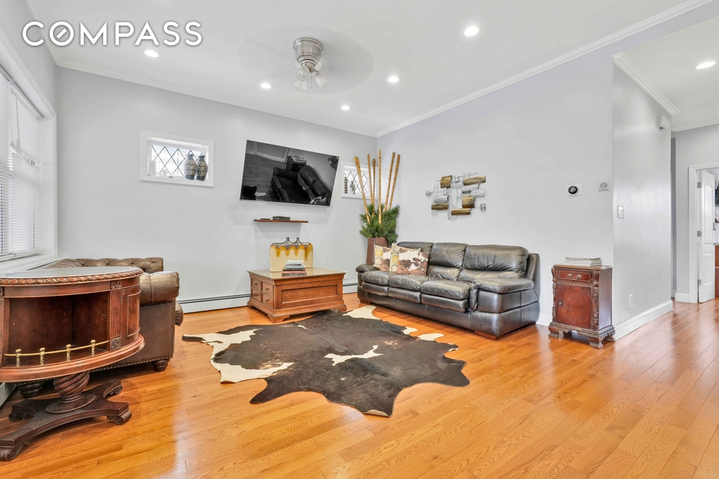 East 49th Street - Photo 24