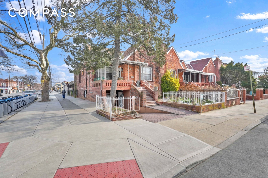 East 49th Street - Photo 1