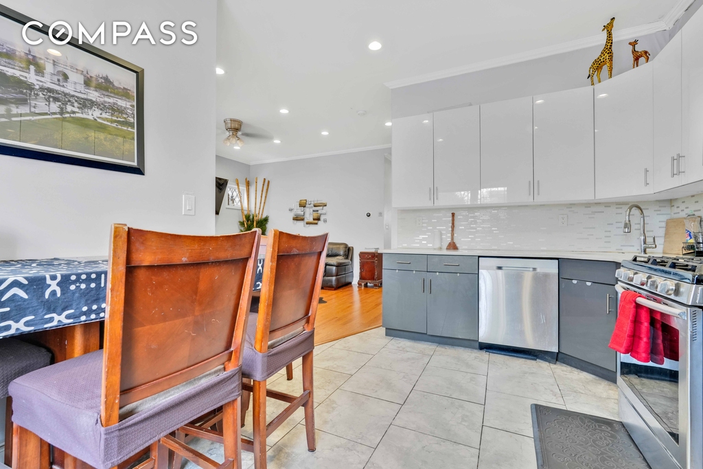East 49th Street - Photo 23
