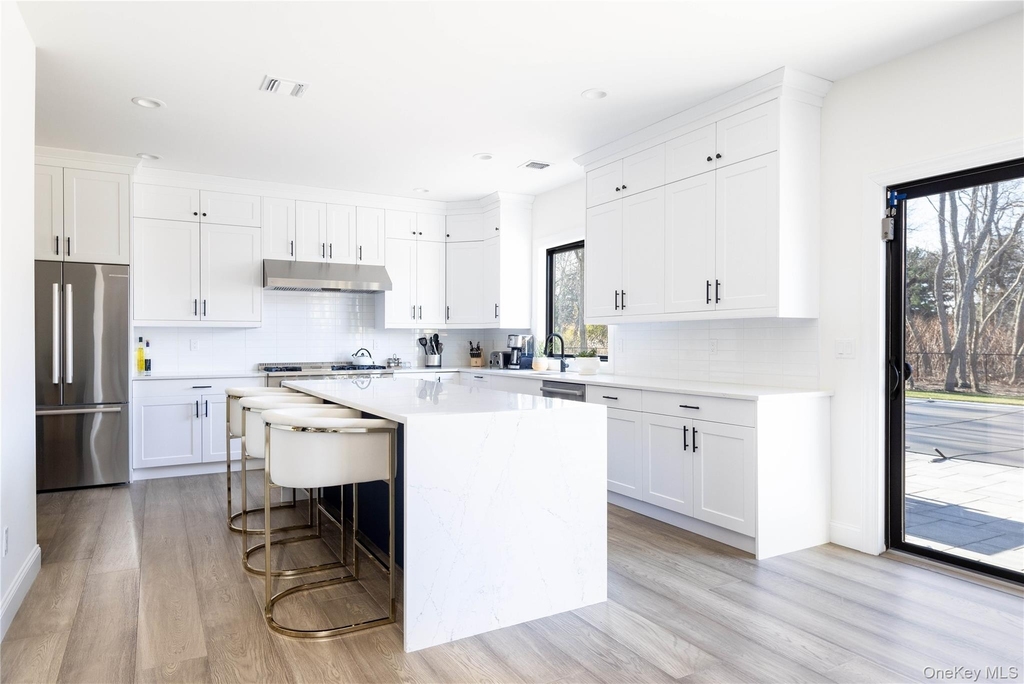 242 Maple Lane - Photo 3