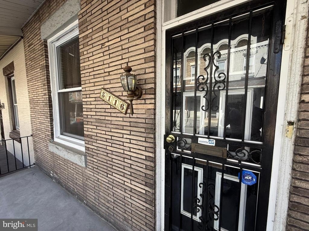 5116 Folsom Street - Photo 2