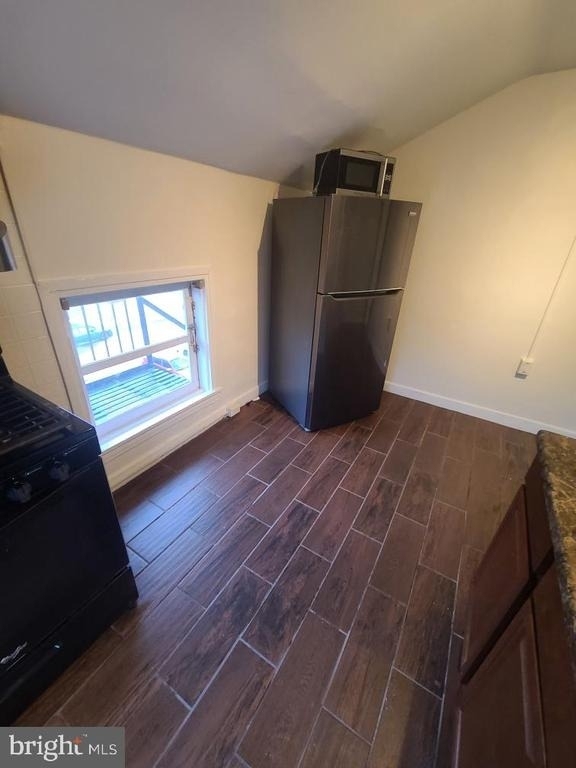 403 Pennington Avenue - Photo 2