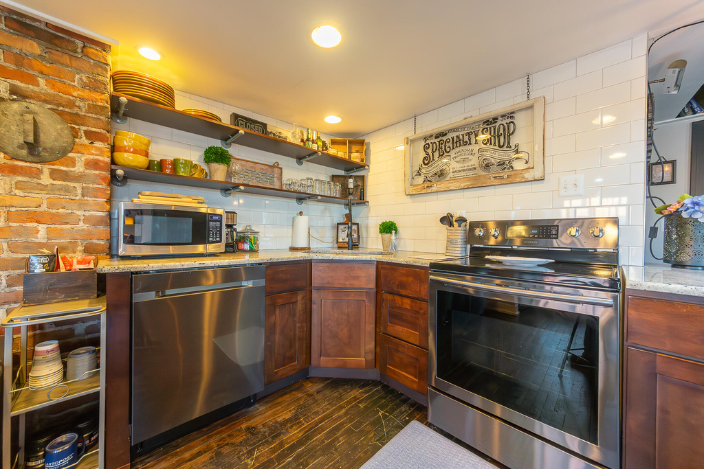 104 W Main Street - Photo 8