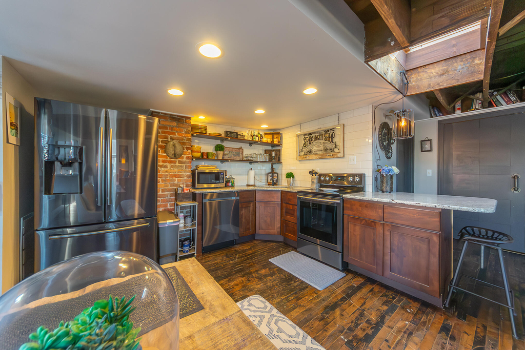 104 W Main Street - Photo 7