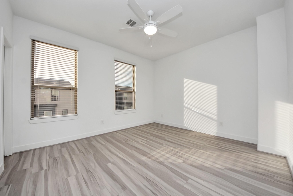 18716 Centro Main Street - Photo 32