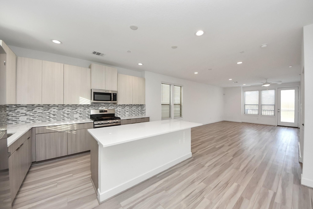 18716 Centro Main Street - Photo 9
