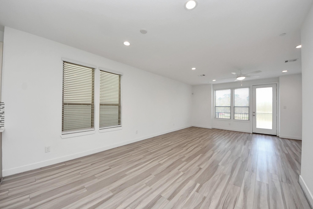18716 Centro Main Street - Photo 17