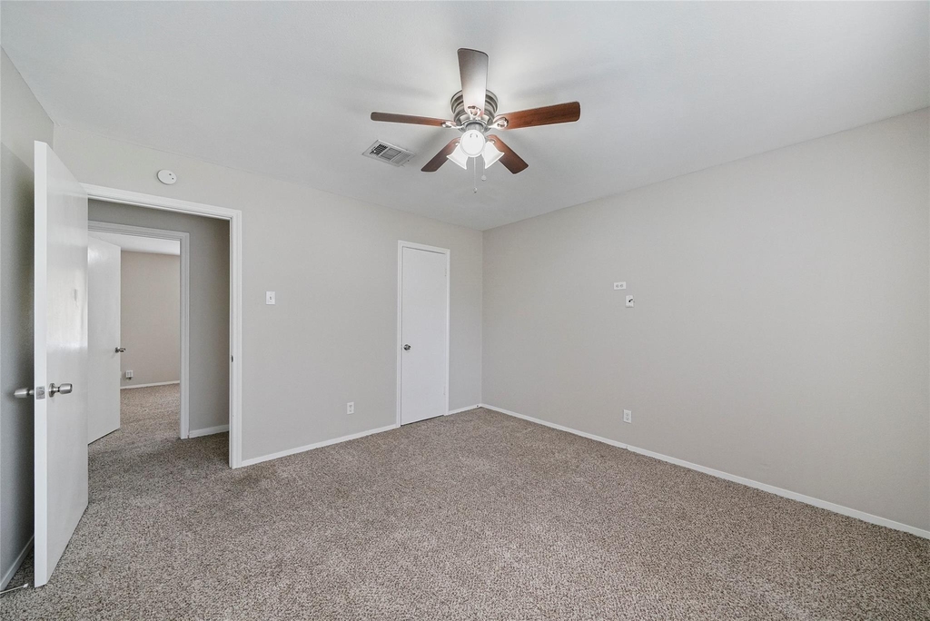643 Ames Street - Photo 28