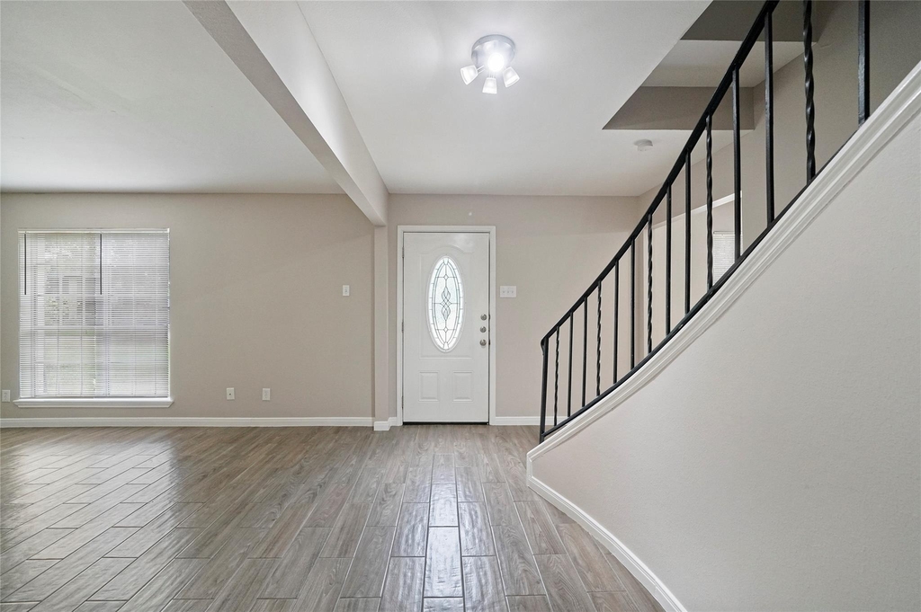 643 Ames Street - Photo 3