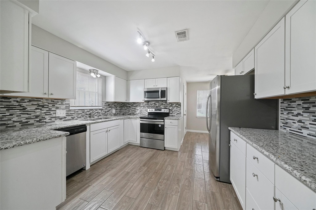643 Ames Street - Photo 24