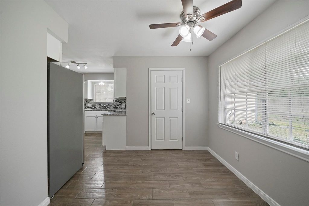 643 Ames Street - Photo 27