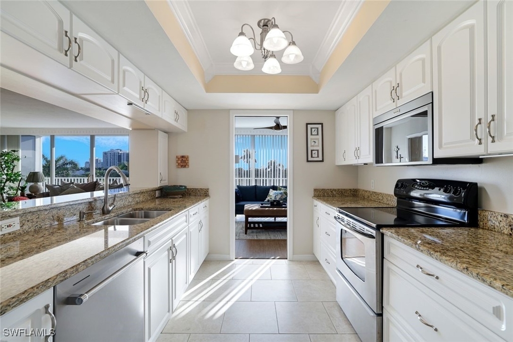 6361 Pelican Bay Boulevard - Photo 4