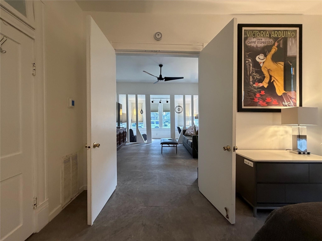 318 Hyde Park Boulevard - Photo 14