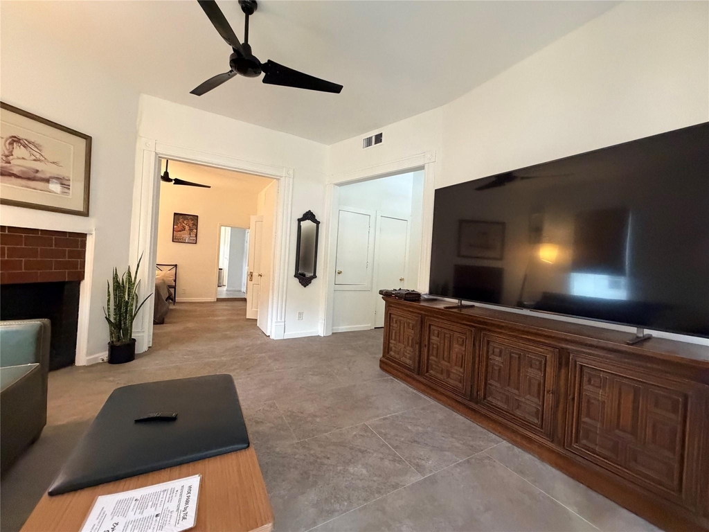 318 Hyde Park Boulevard - Photo 8