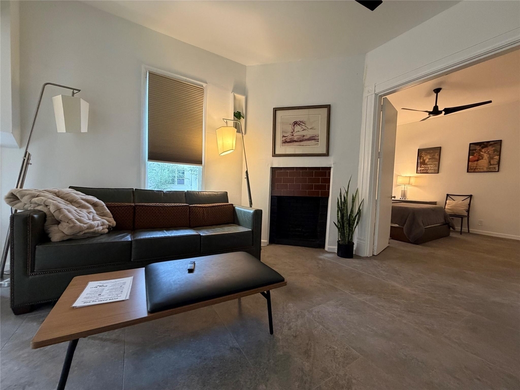 318 Hyde Park Boulevard - Photo 11