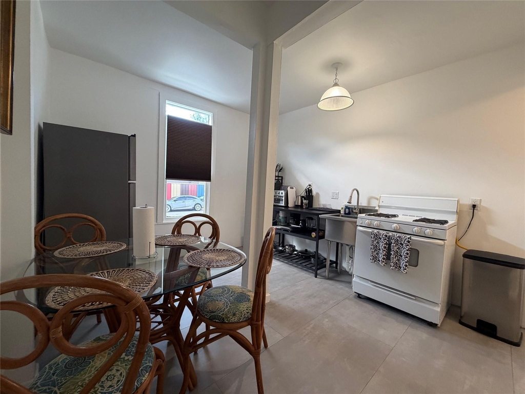 318 Hyde Park Boulevard - Photo 22