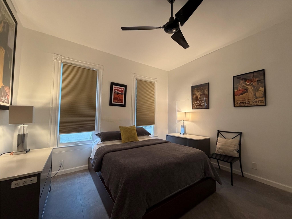 318 Hyde Park Boulevard - Photo 18