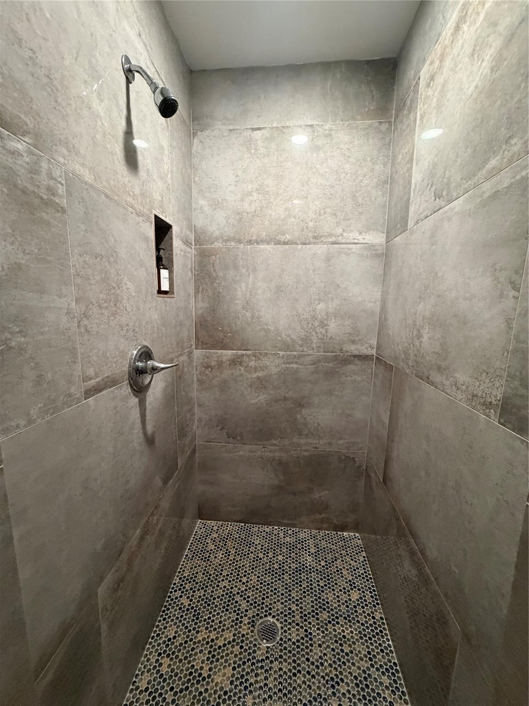 318 Hyde Park Boulevard - Photo 21
