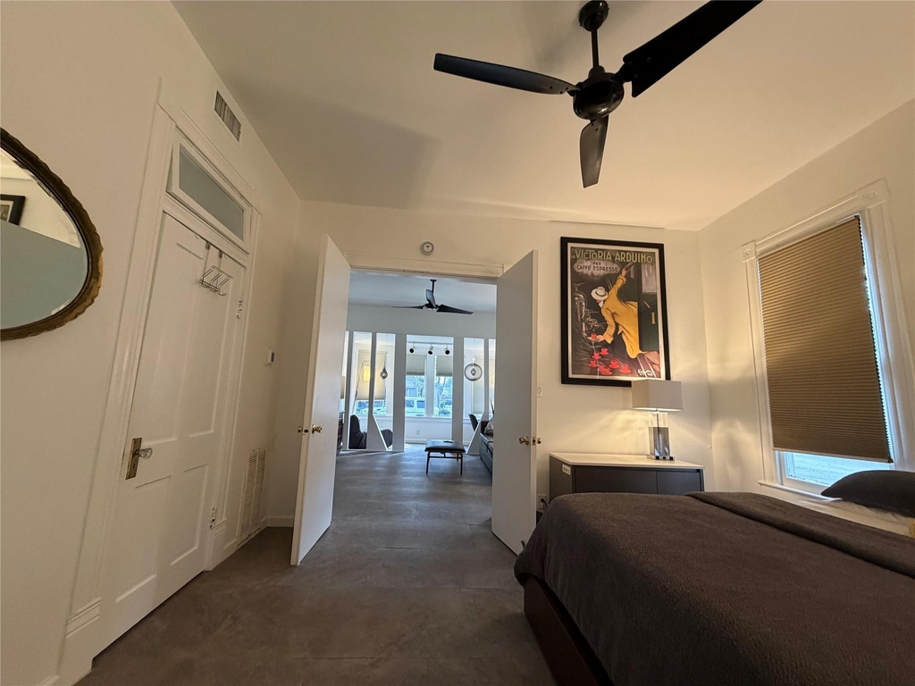 318 Hyde Park Boulevard - Photo 13