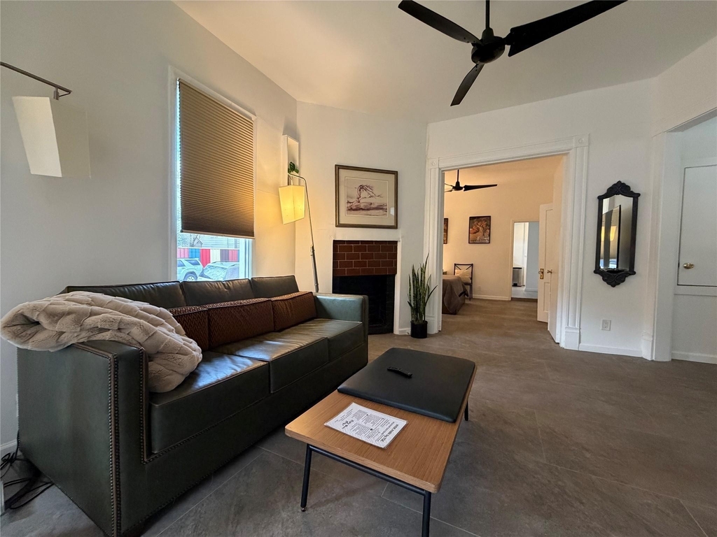 318 Hyde Park Boulevard - Photo 9