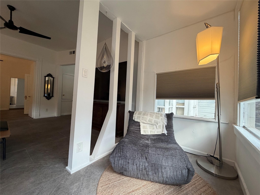 318 Hyde Park Boulevard - Photo 6