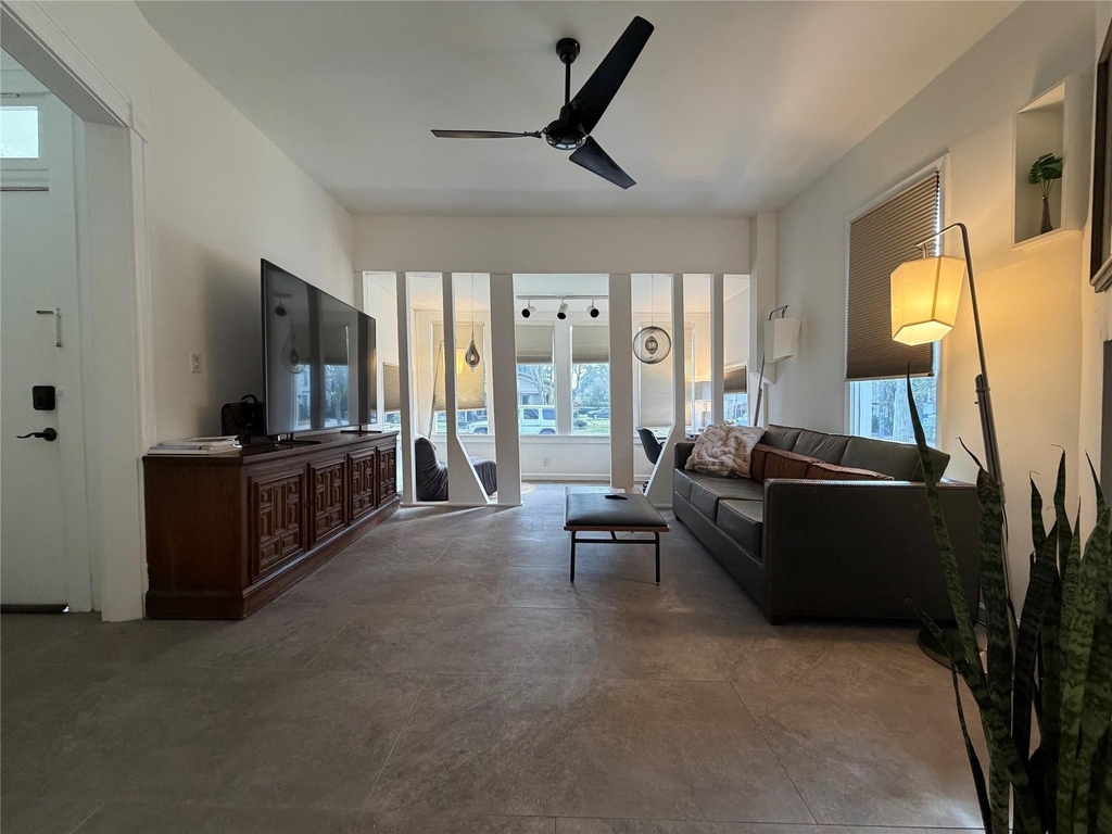 318 Hyde Park Boulevard - Photo 15